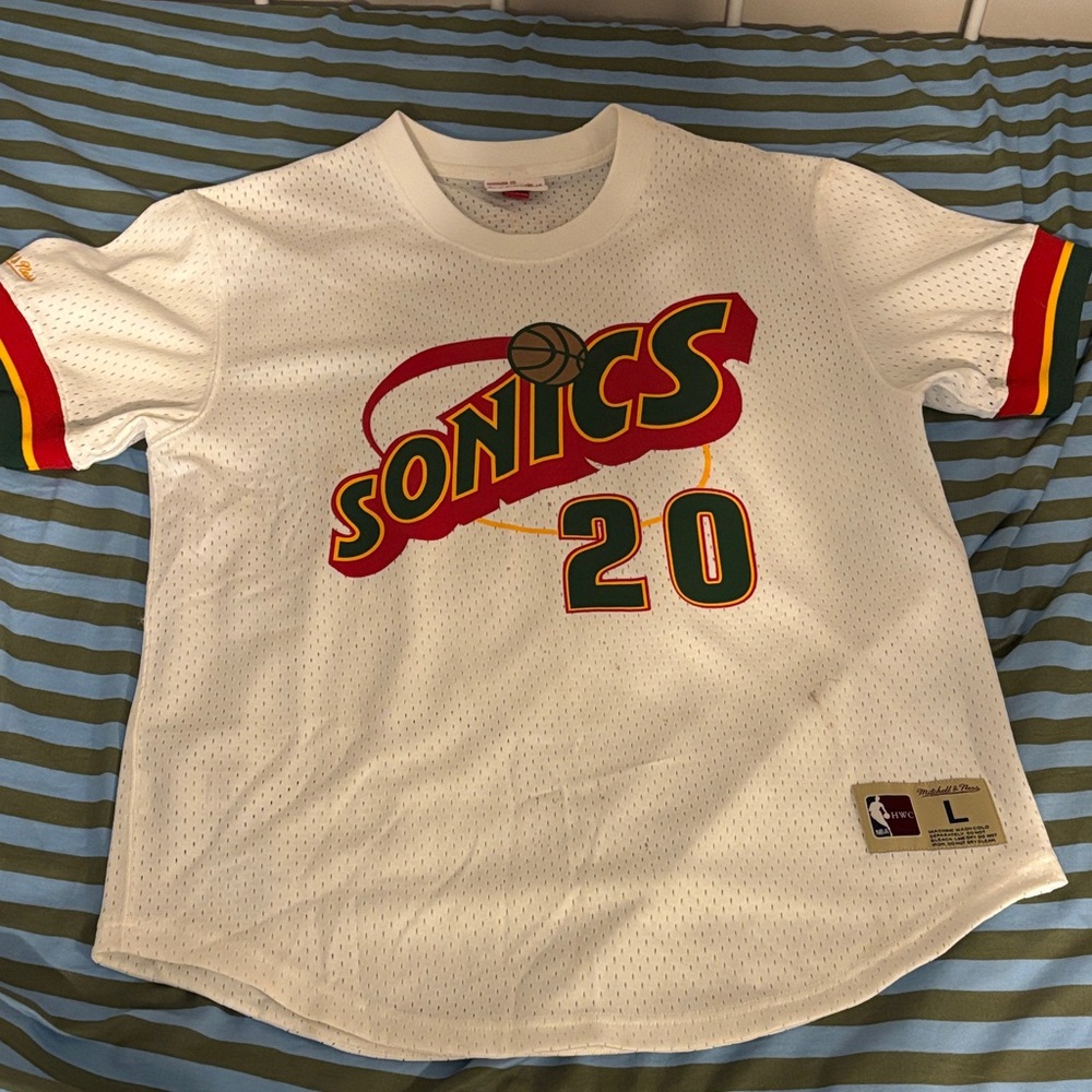Sonics LARGE White Basketball Jersey
